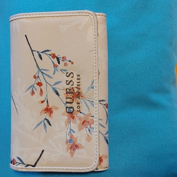 GUESS LOS ANGELES WALLET - Picture 2 of 12